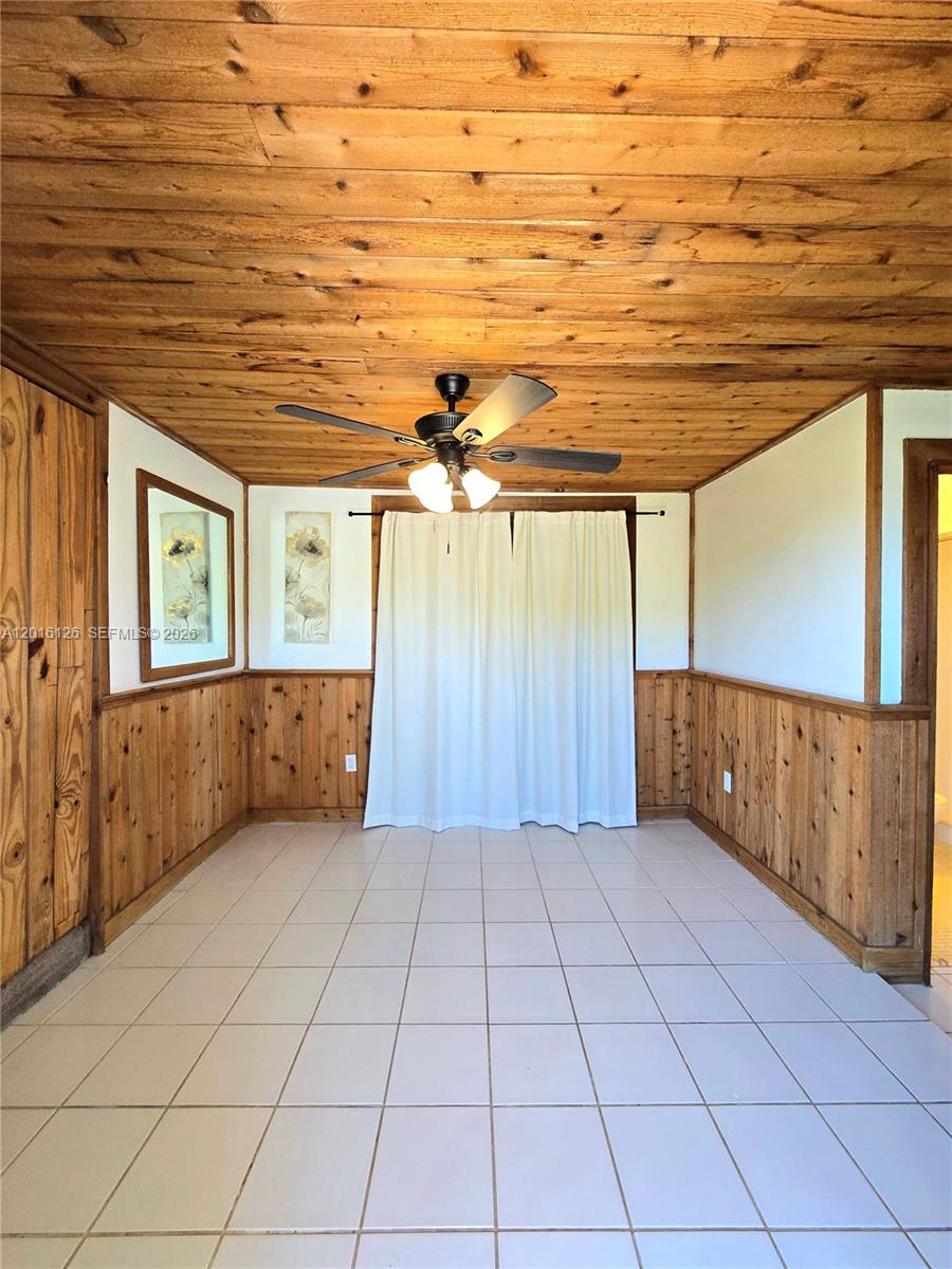 UNIVERSAL ESTATES SOUTH A - Residential Lease