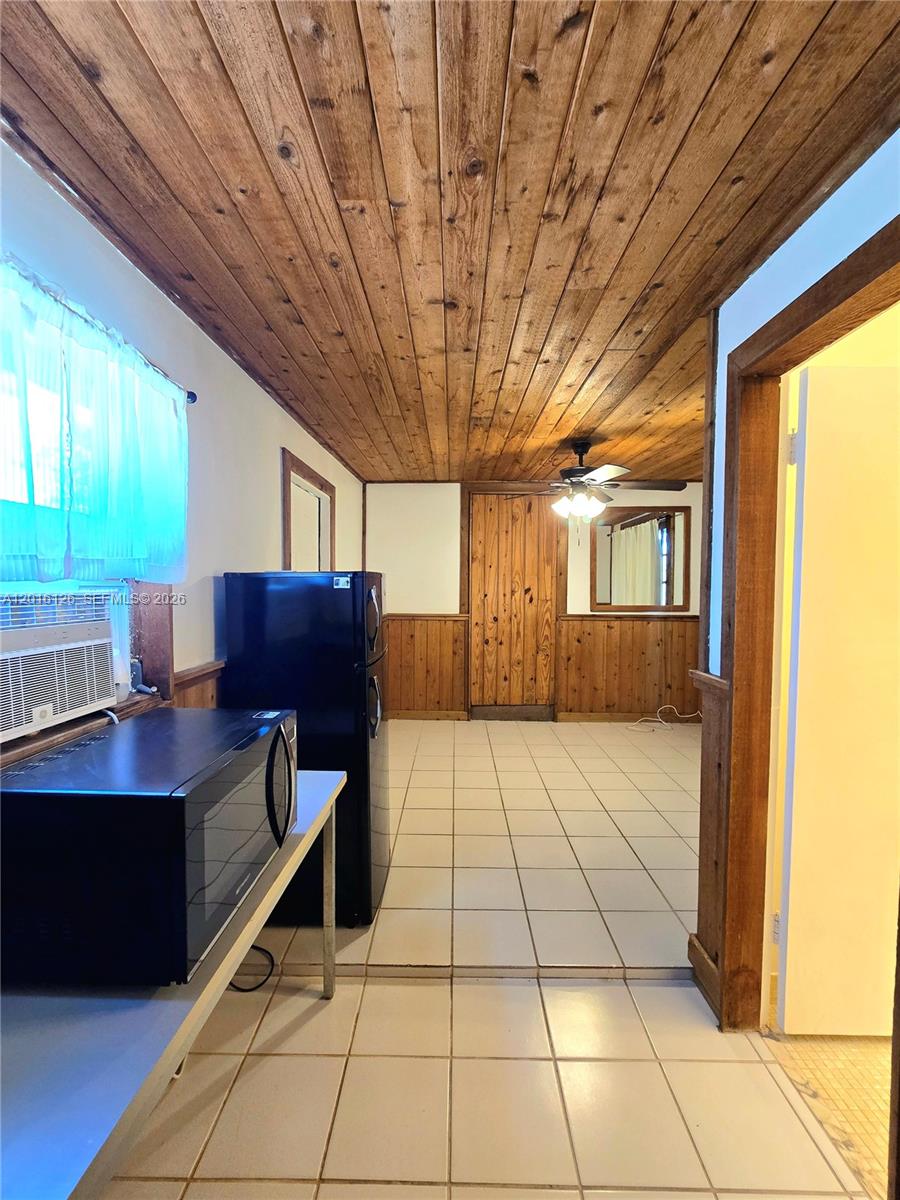 UNIVERSAL ESTATES SOUTH A - Residential Lease