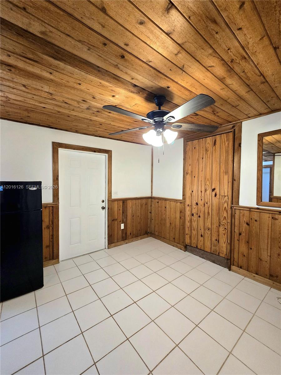 UNIVERSAL ESTATES SOUTH A - Residential Lease