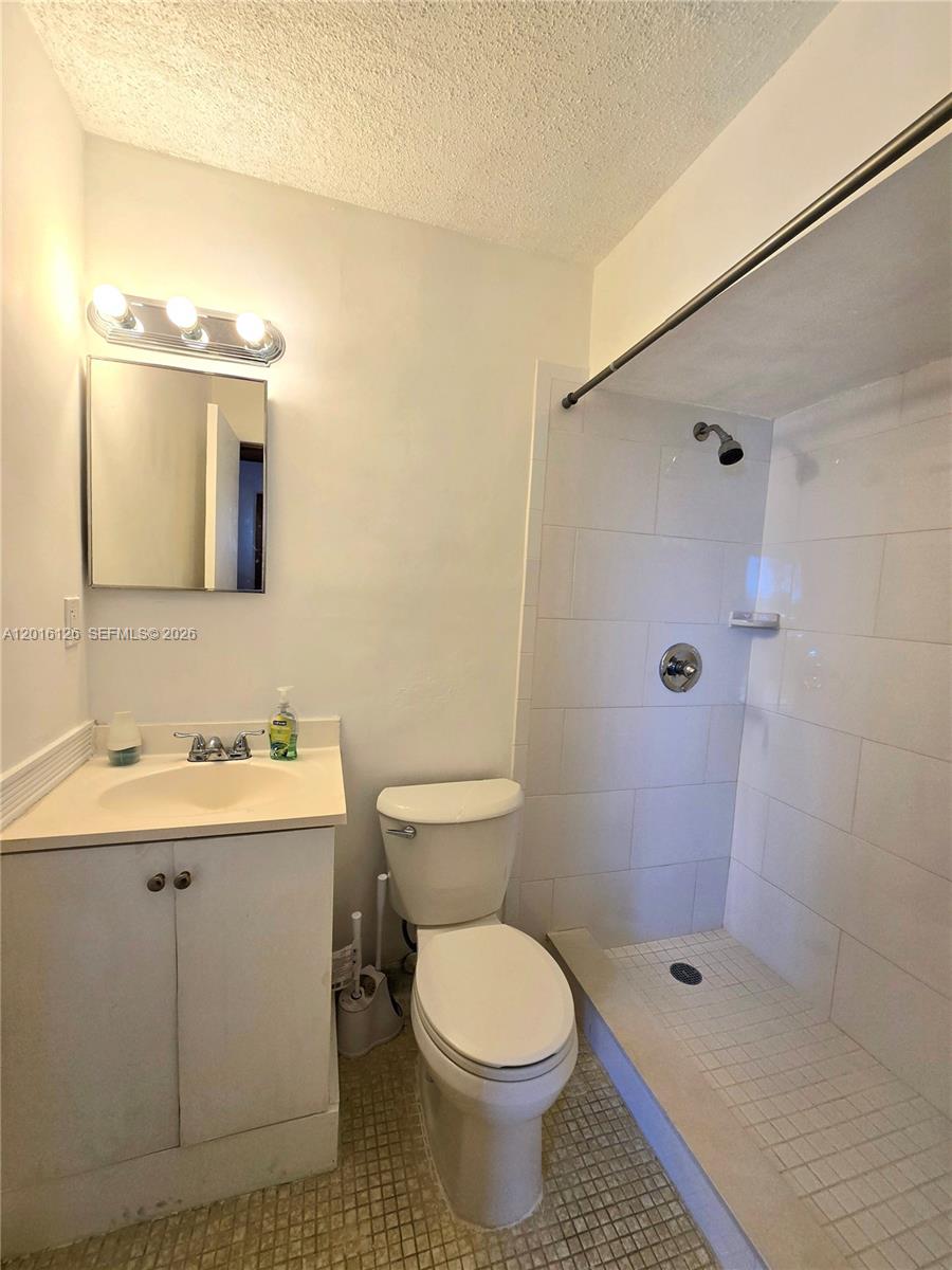 UNIVERSAL ESTATES SOUTH A - Residential Lease