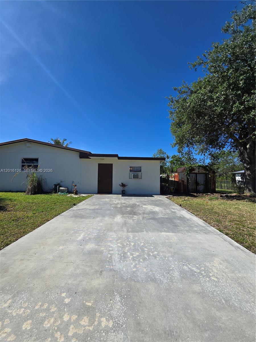 UNIVERSAL ESTATES SOUTH A - Residential Lease