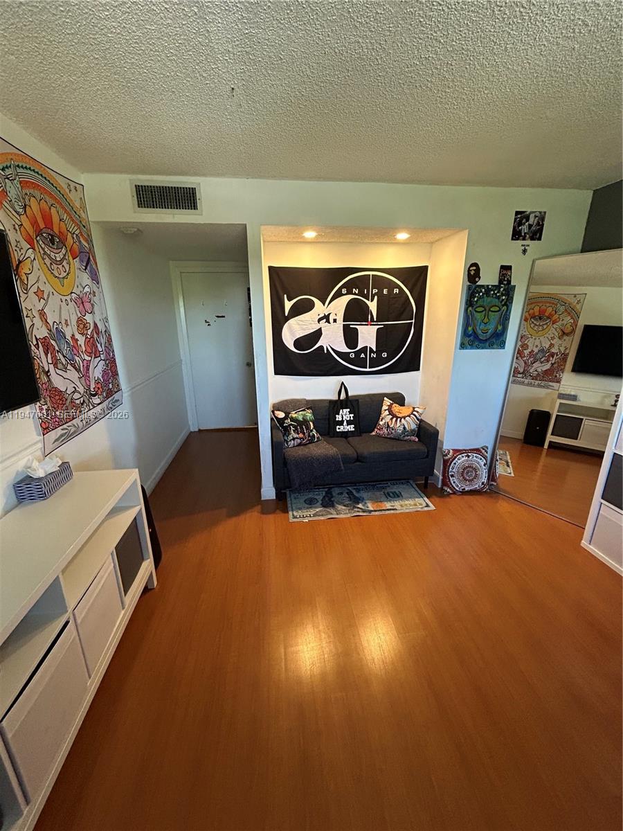 CANONGATE CONDO NO ONE - Residential