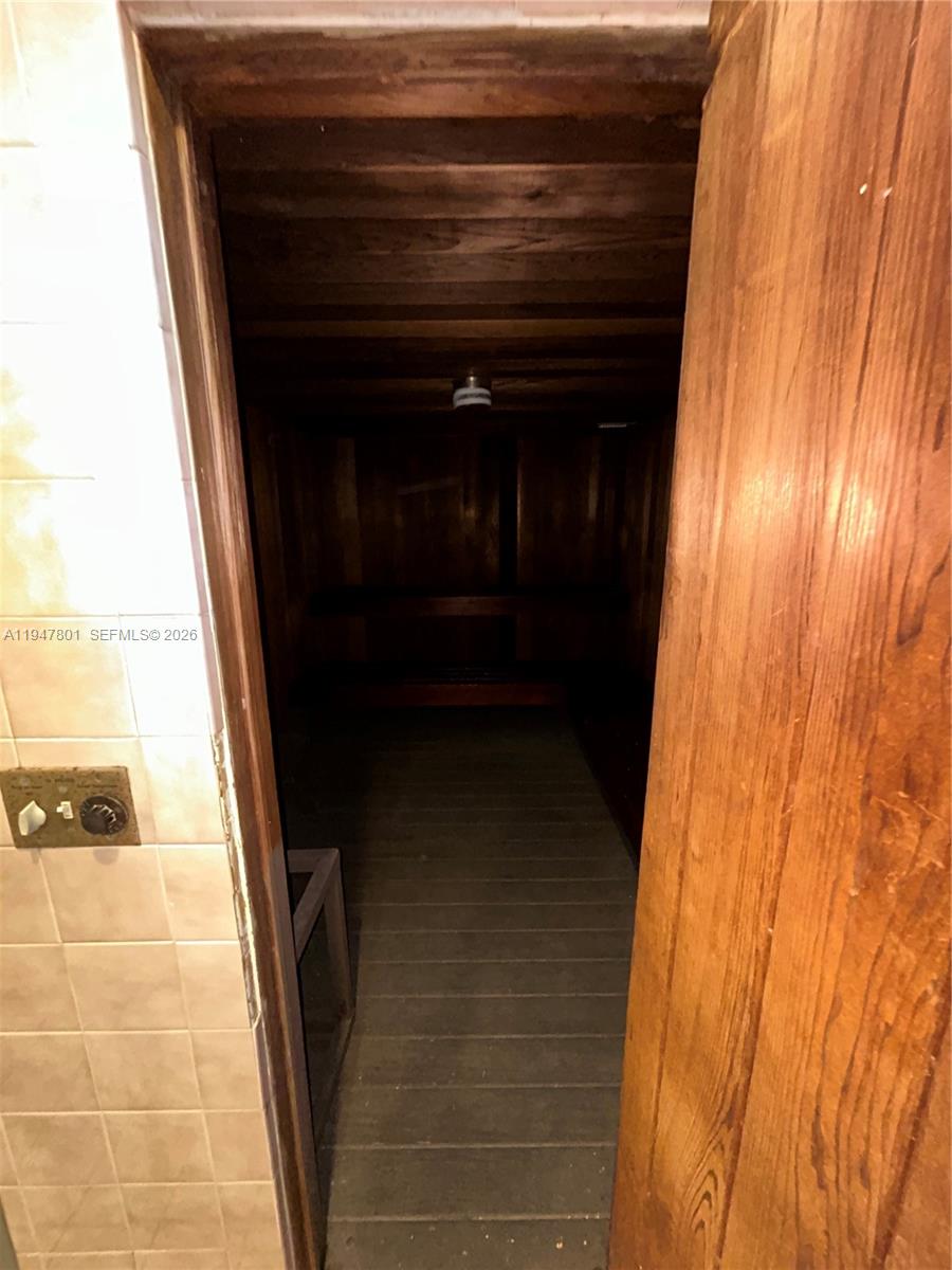 CANONGATE CONDO NO ONE - Residential