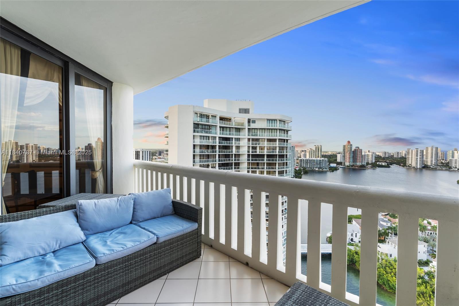 3000 ISL BLVD WILLIAMS IS - Residential