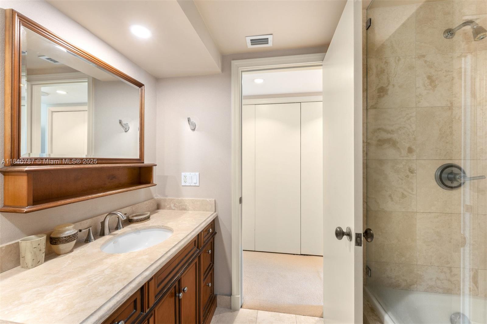 3000 ISL BLVD WILLIAMS IS - Residential