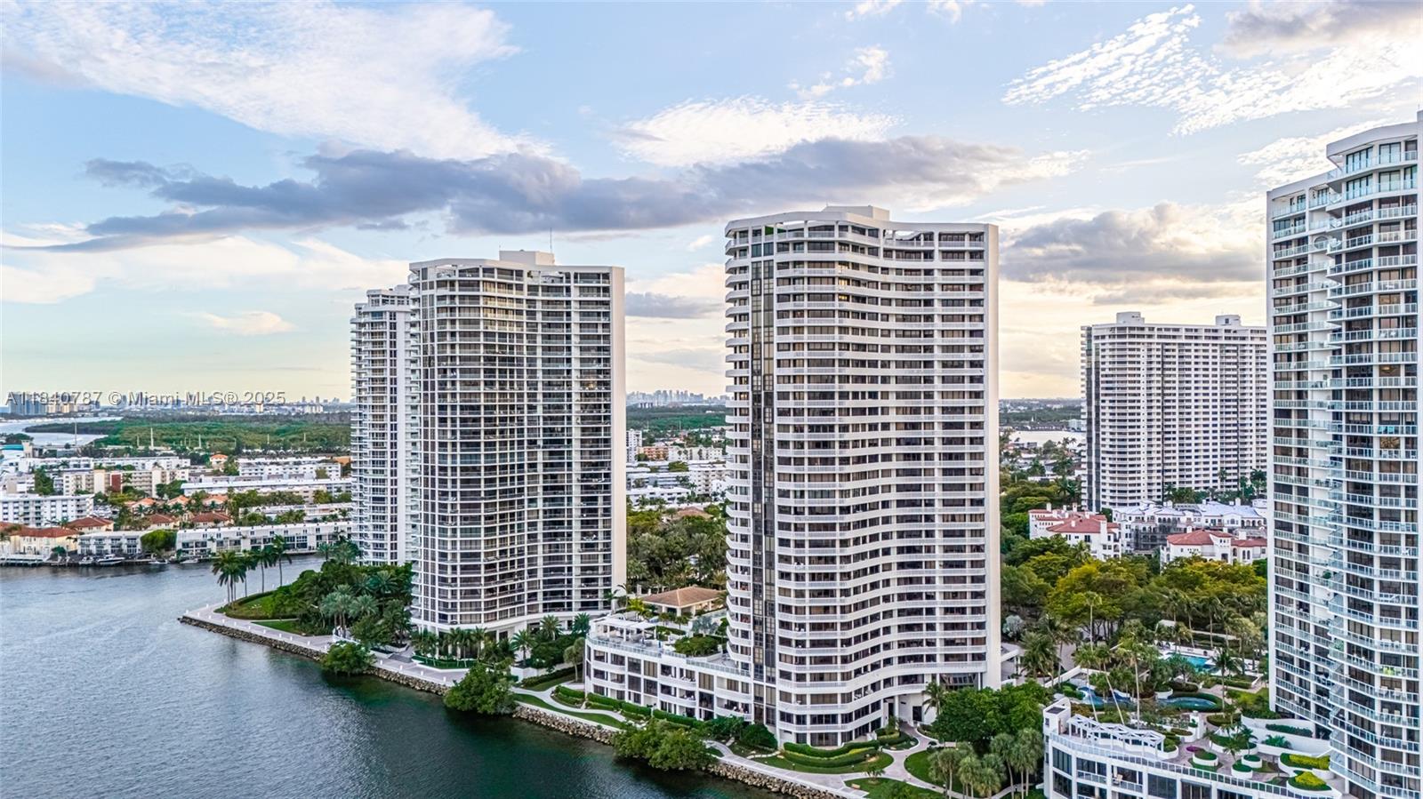 3000 ISL BLVD WILLIAMS IS - Residential