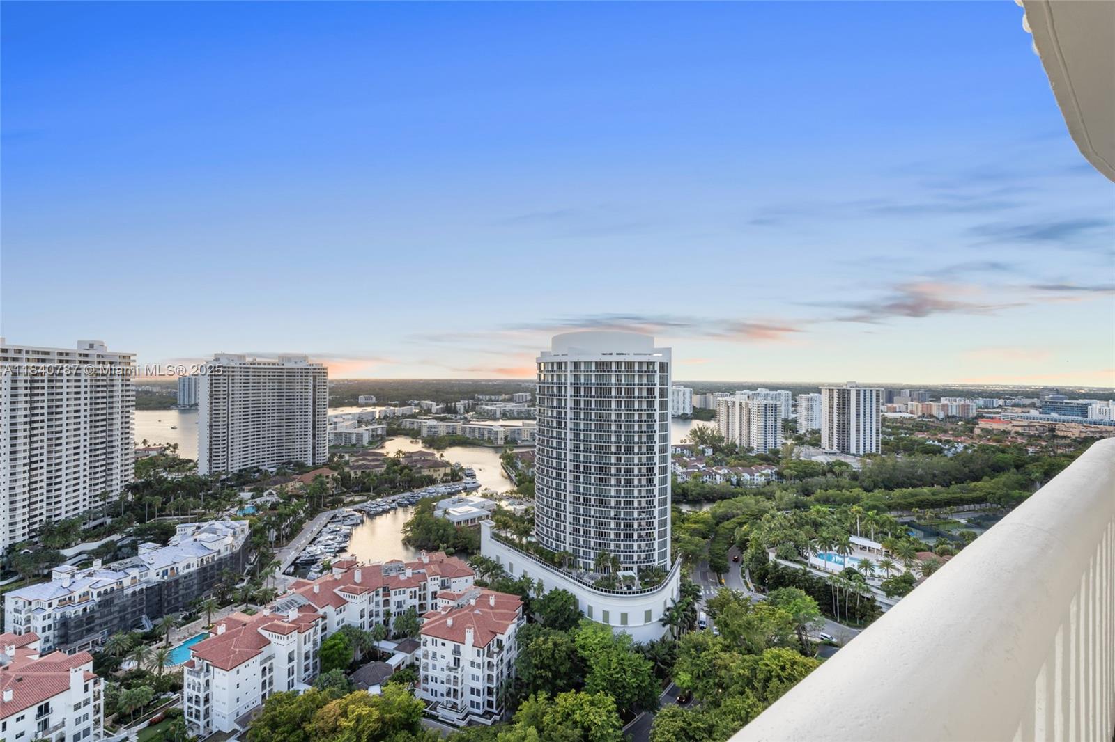 3000 Island Blvd 2902