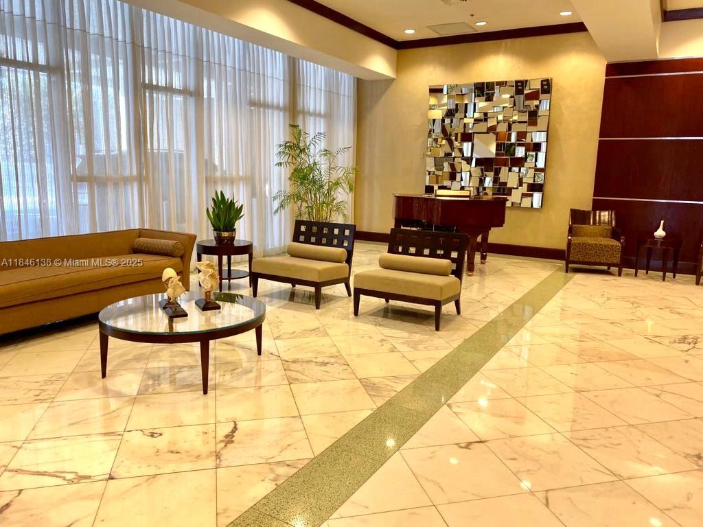 LA PERLA CONDO - Residential Lease