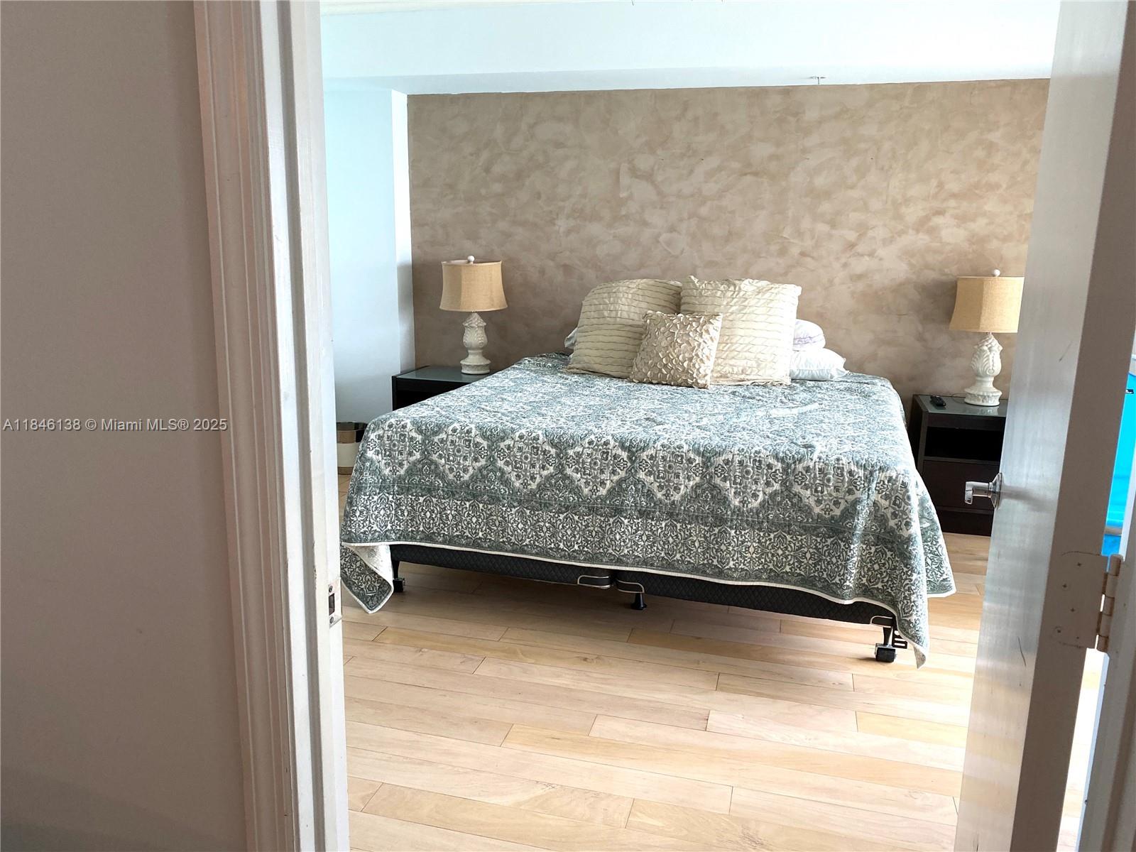 LA PERLA CONDO - Residential Lease