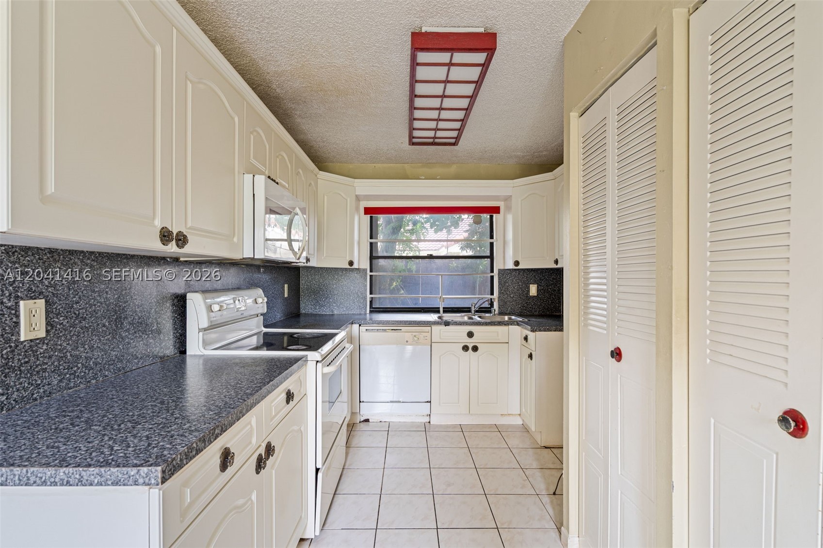 6233 NW 170th Ter