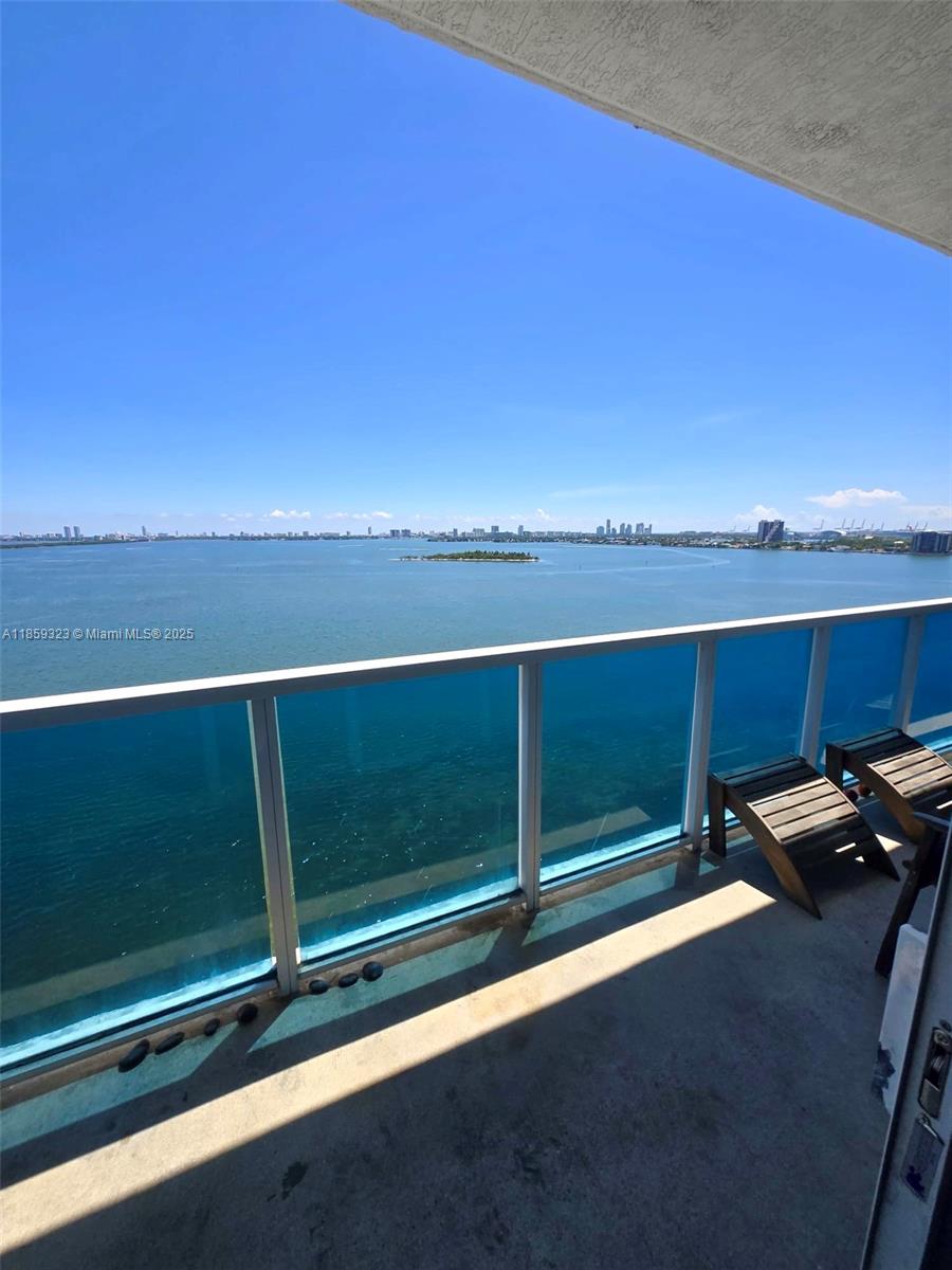 700 NE 25th St 1402