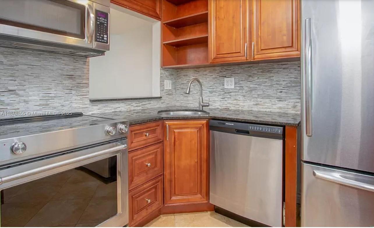 Welcome to your new home in the heart of Fort Lauderdale's vibrant Flagler Village!
This spacious 2-story, 2-bedroom, 1.5 bath duplex offers a comfortable and convenient living space, stainless steel appliances, granite kitchen countertop, central air, washer/dryer in the unit, pet-friendly atmosphere & 1 assigned parking space. In Flagler Village you'll be at the center of all the action.
Easy access to restaurants, art galleries, boutiques, a thriving arts and culture scene and the beach! Commuters will appreciate the proximity to major highways & public transportation. The Brightline train is a few steps away! Available Today!
1st, HOA Approval Required, 1st, Last and Security, 650+ credit score, Income 2.5x rent, Clean background/credit check, 3 months paycheck stubs required