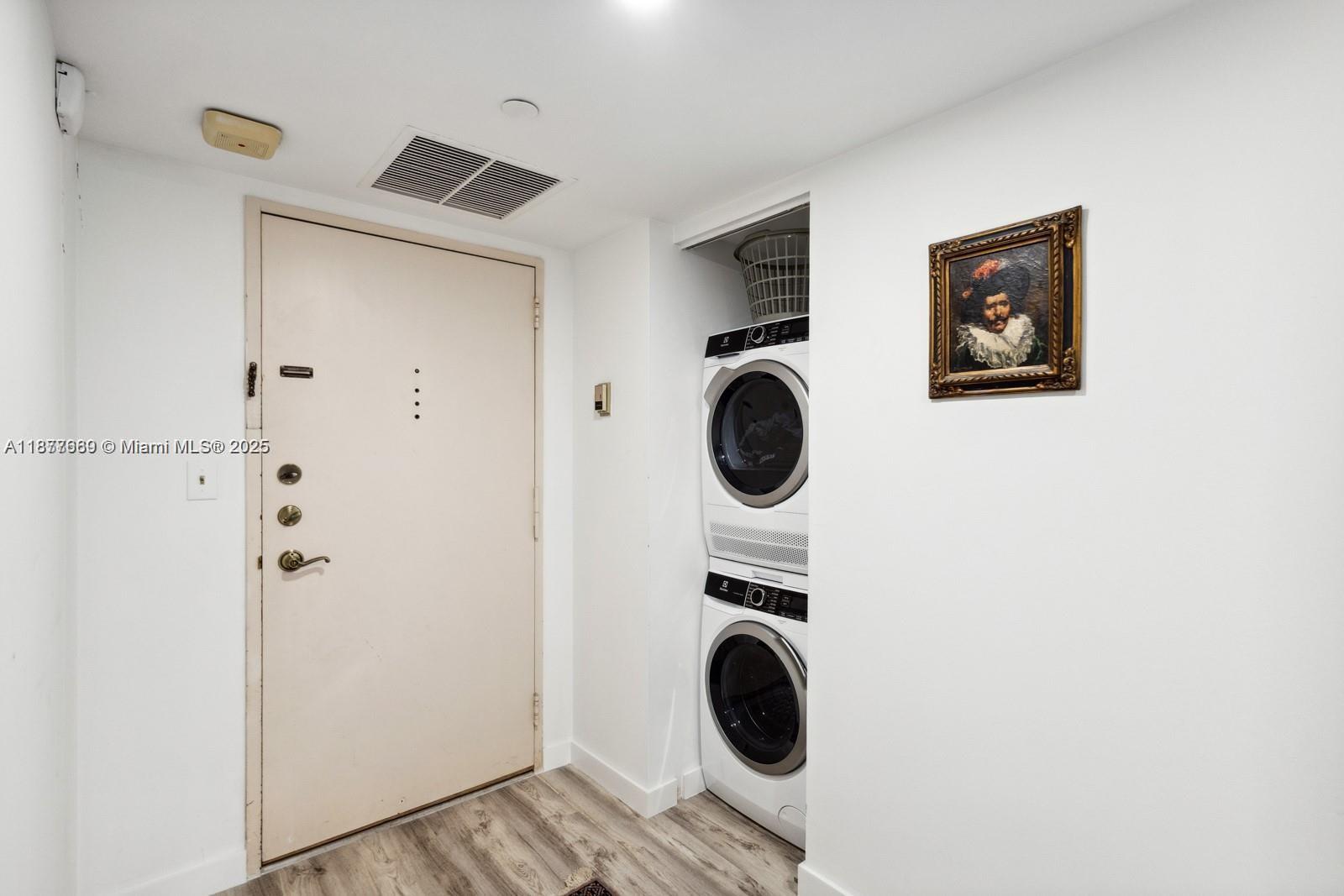 BRICKELL PLACE CONDO - Residential