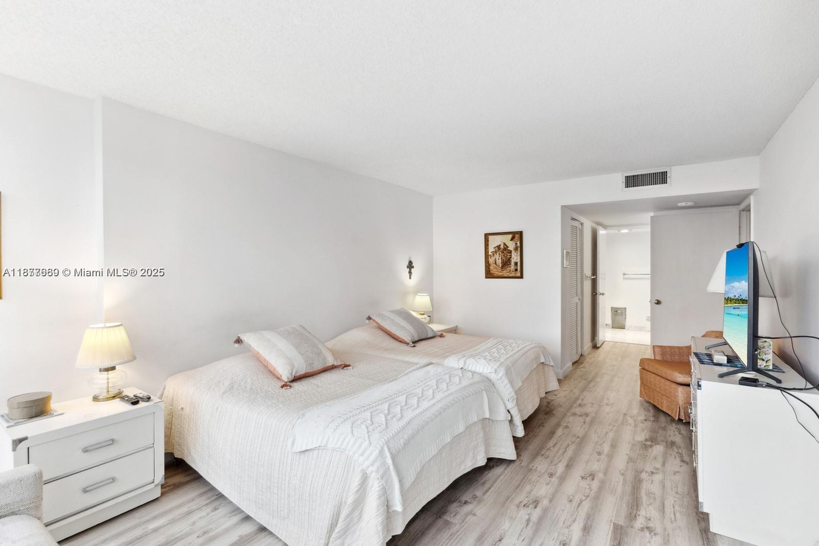 BRICKELL PLACE CONDO - Residential