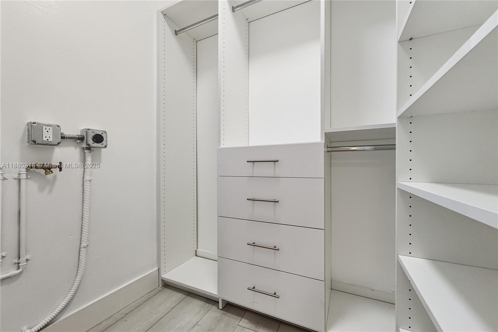 THE DECOPLAGE CONDO - Residential