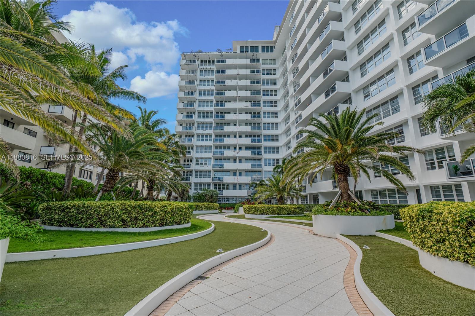 THE DECOPLAGE CONDO - Residential