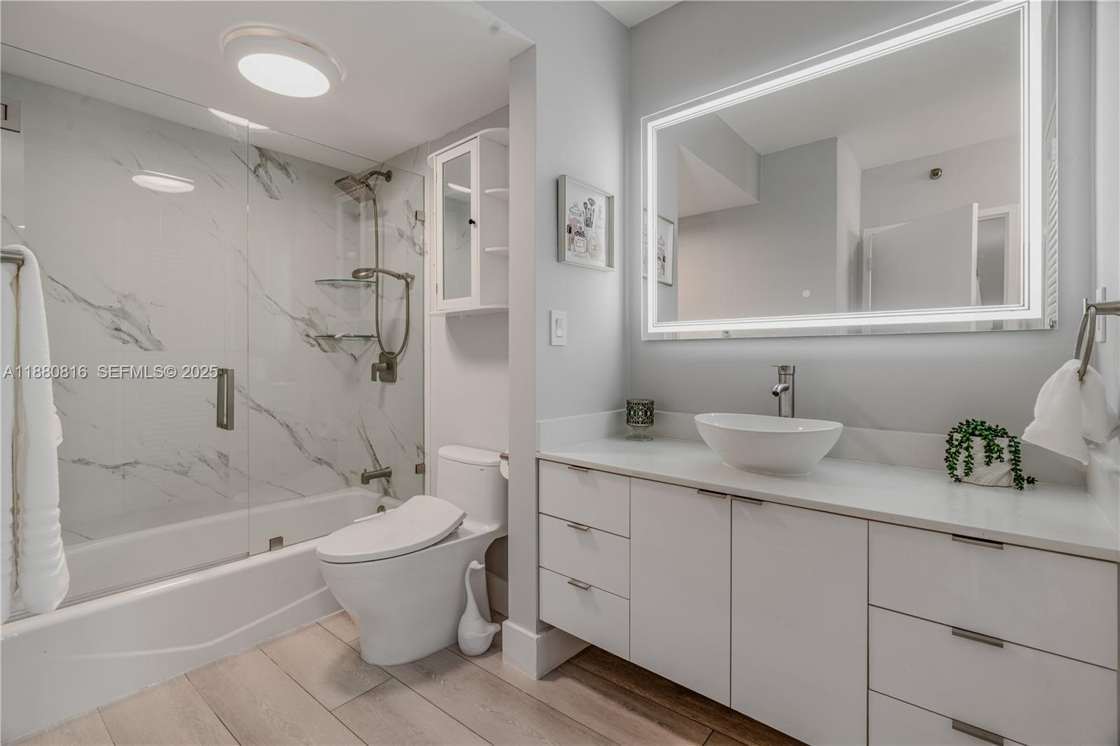 THE DECOPLAGE CONDO - Residential