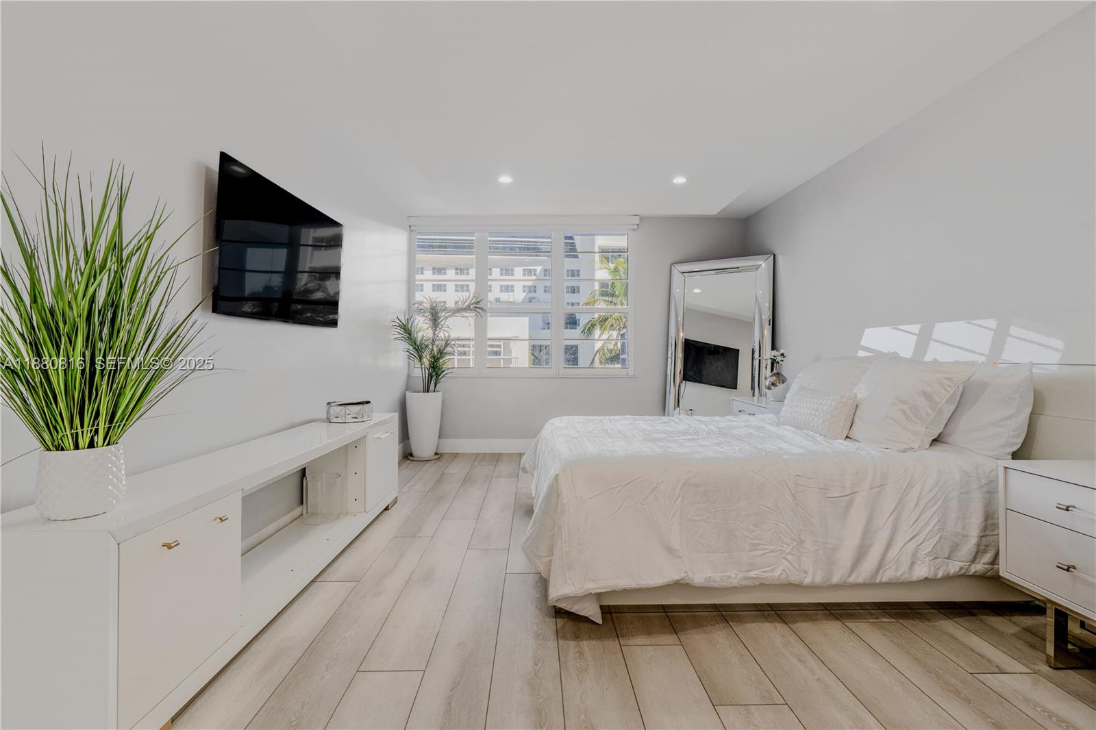 THE DECOPLAGE CONDO - Residential