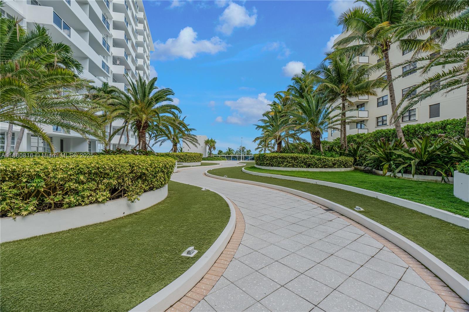 THE DECOPLAGE CONDO - Residential