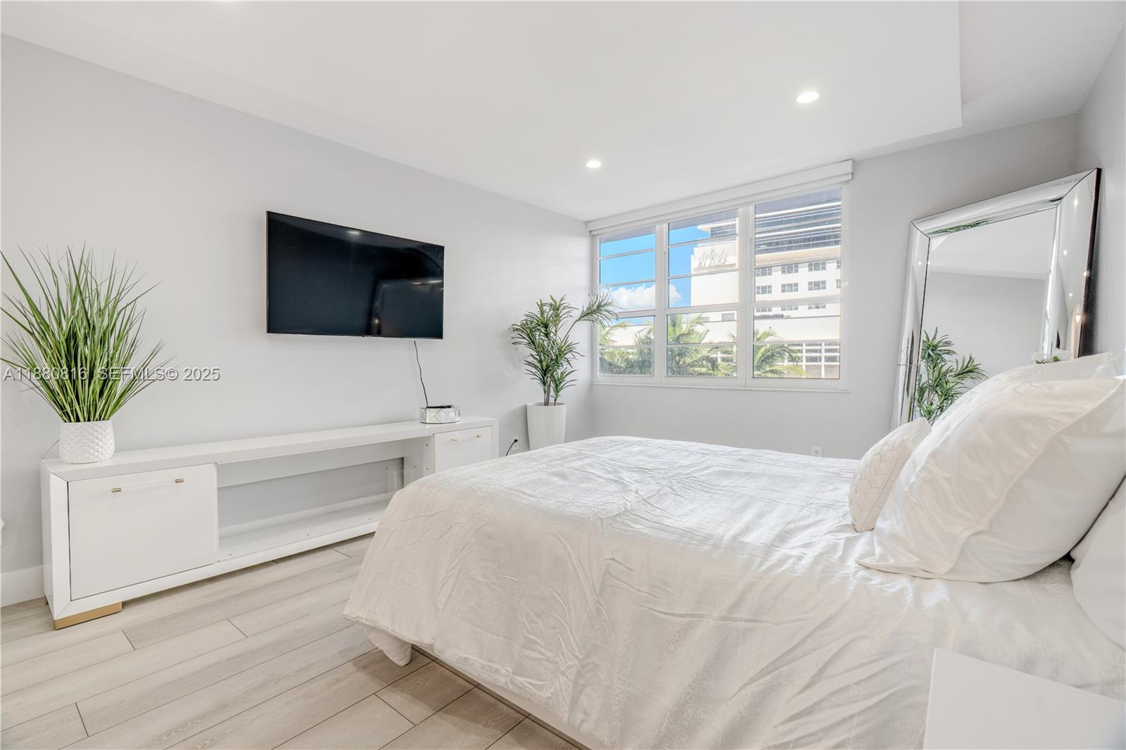 THE DECOPLAGE CONDO - Residential