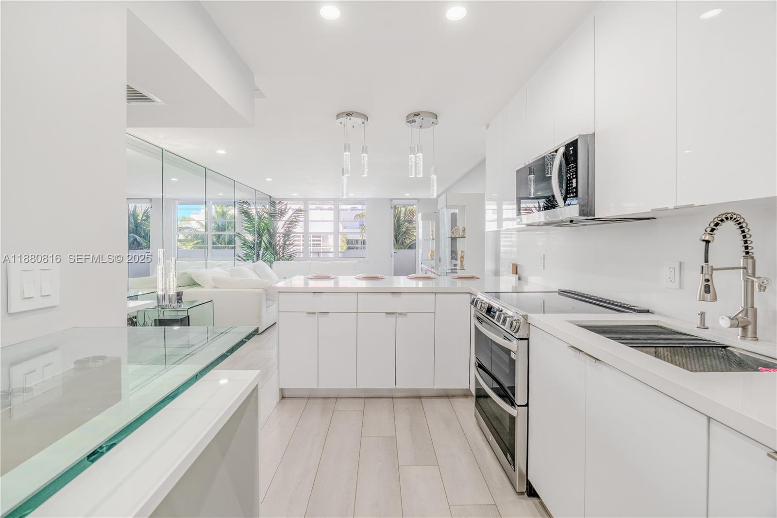 THE DECOPLAGE CONDO - Residential