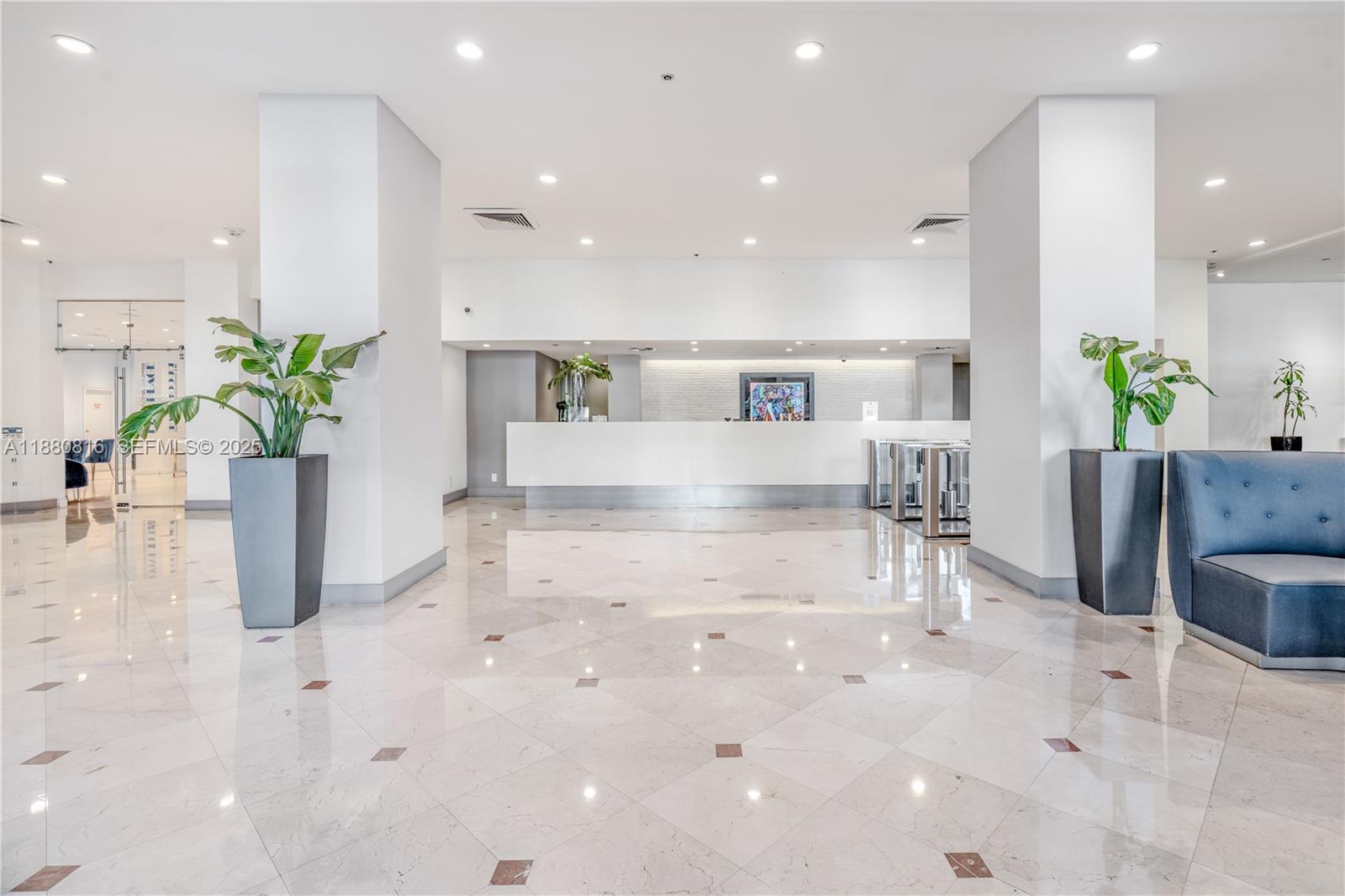 THE DECOPLAGE CONDO - Residential