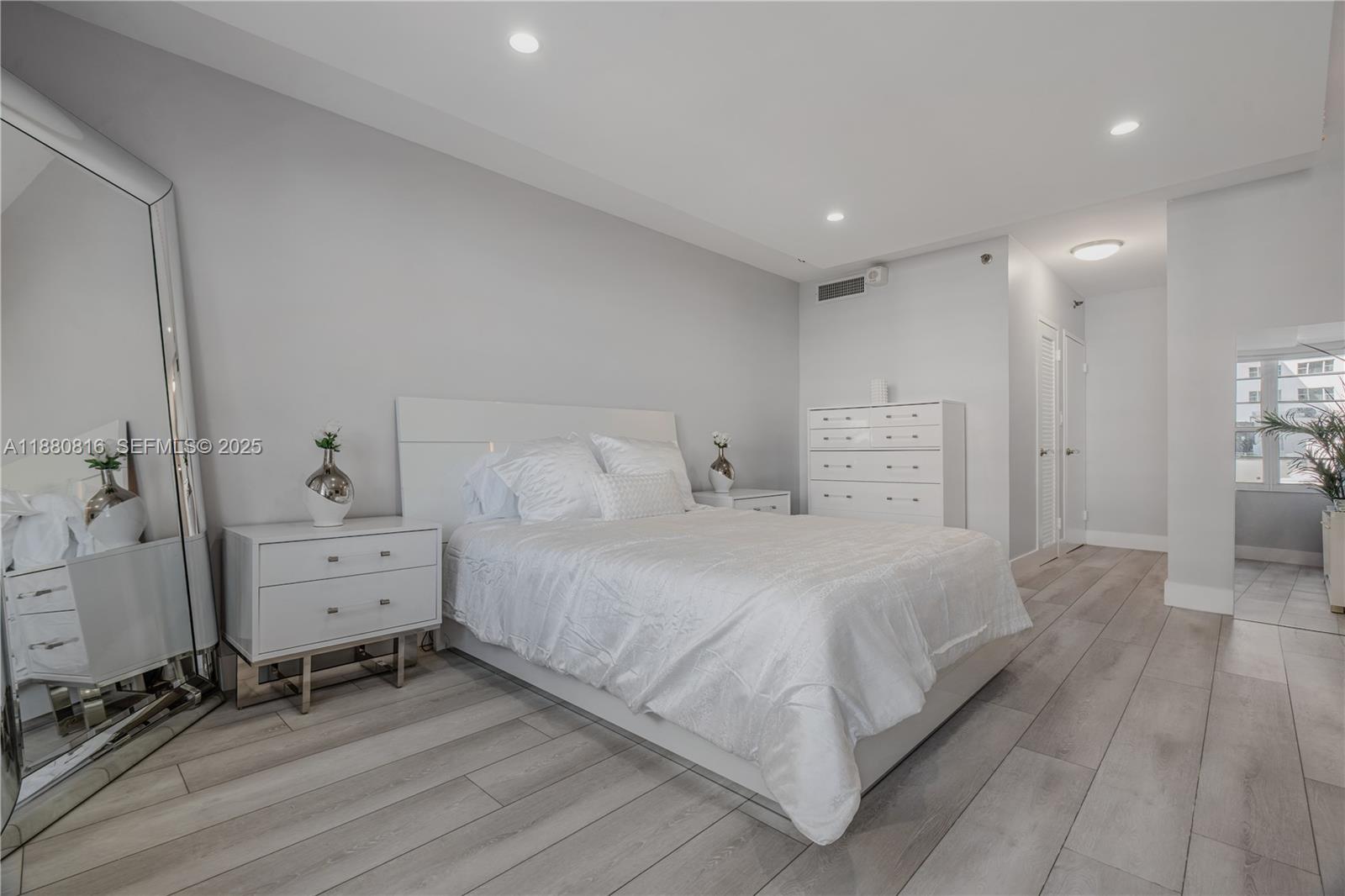 THE DECOPLAGE CONDO - Residential