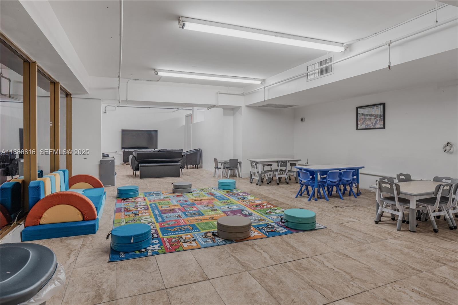 THE DECOPLAGE CONDO - Residential