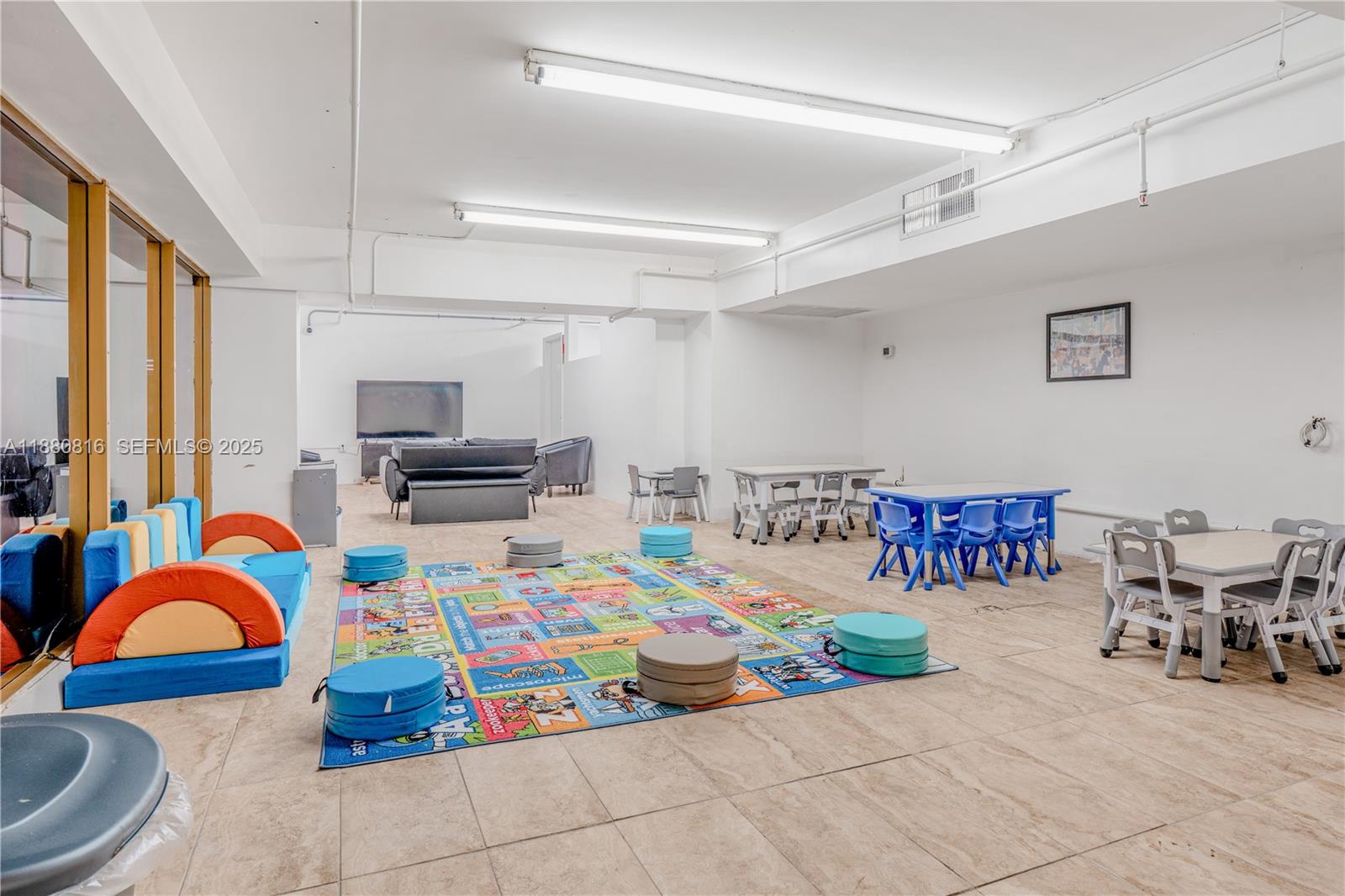 THE DECOPLAGE CONDO - Residential