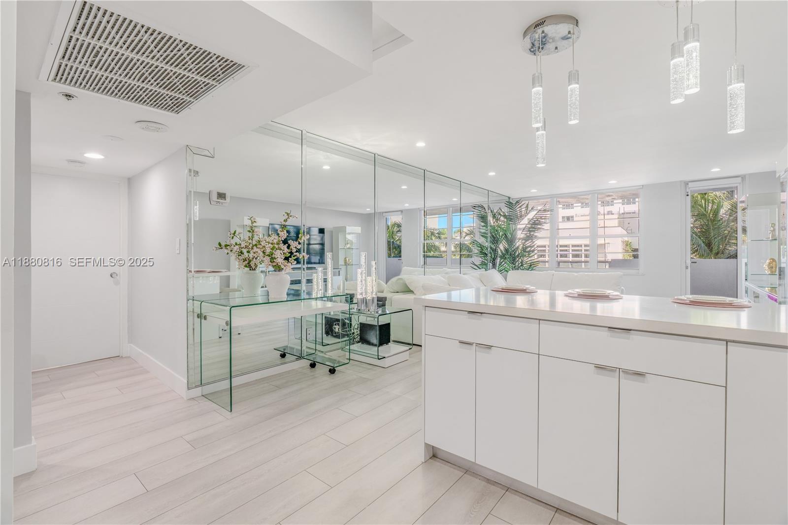 THE DECOPLAGE CONDO - Residential