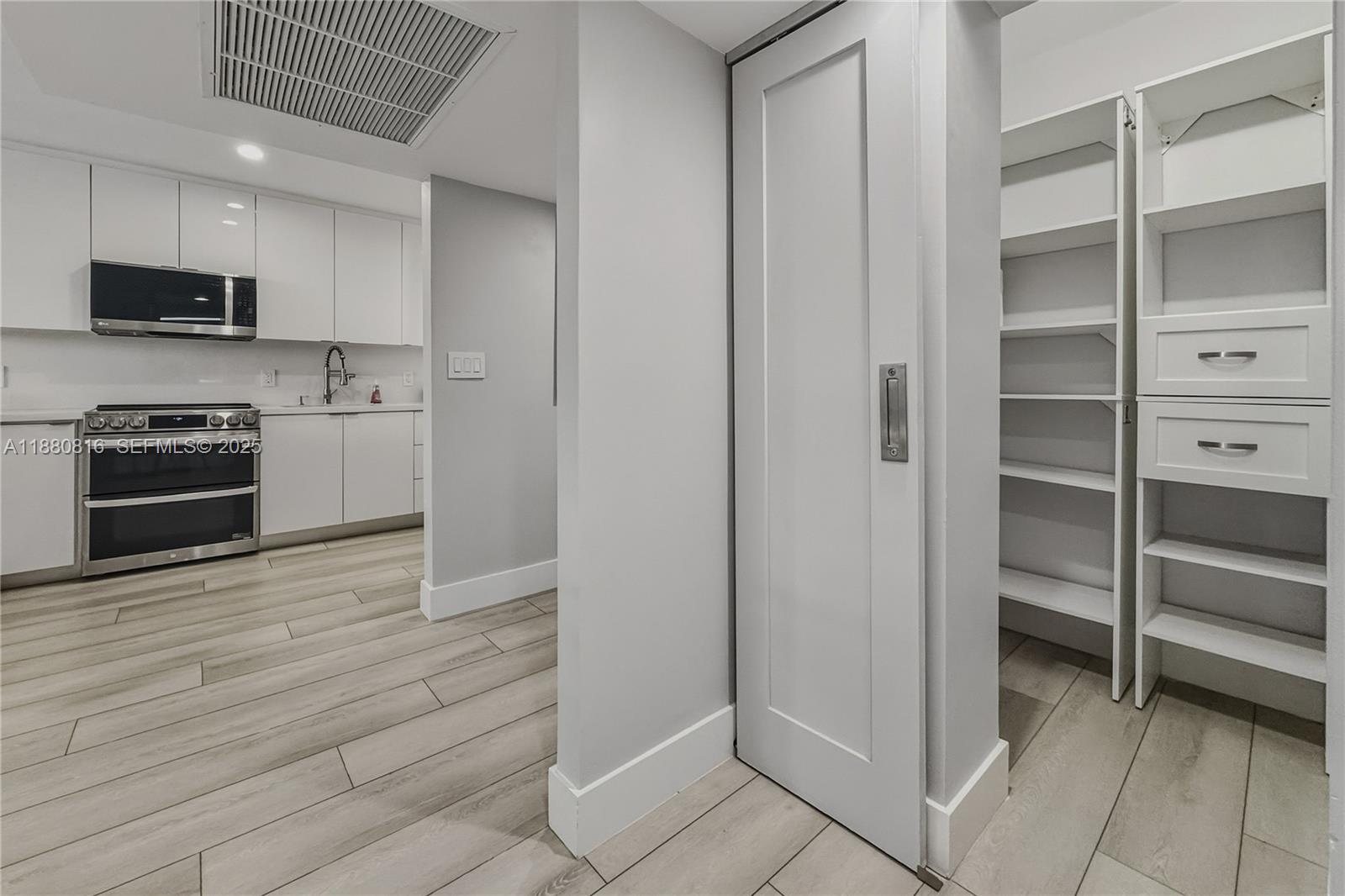 THE DECOPLAGE CONDO - Residential