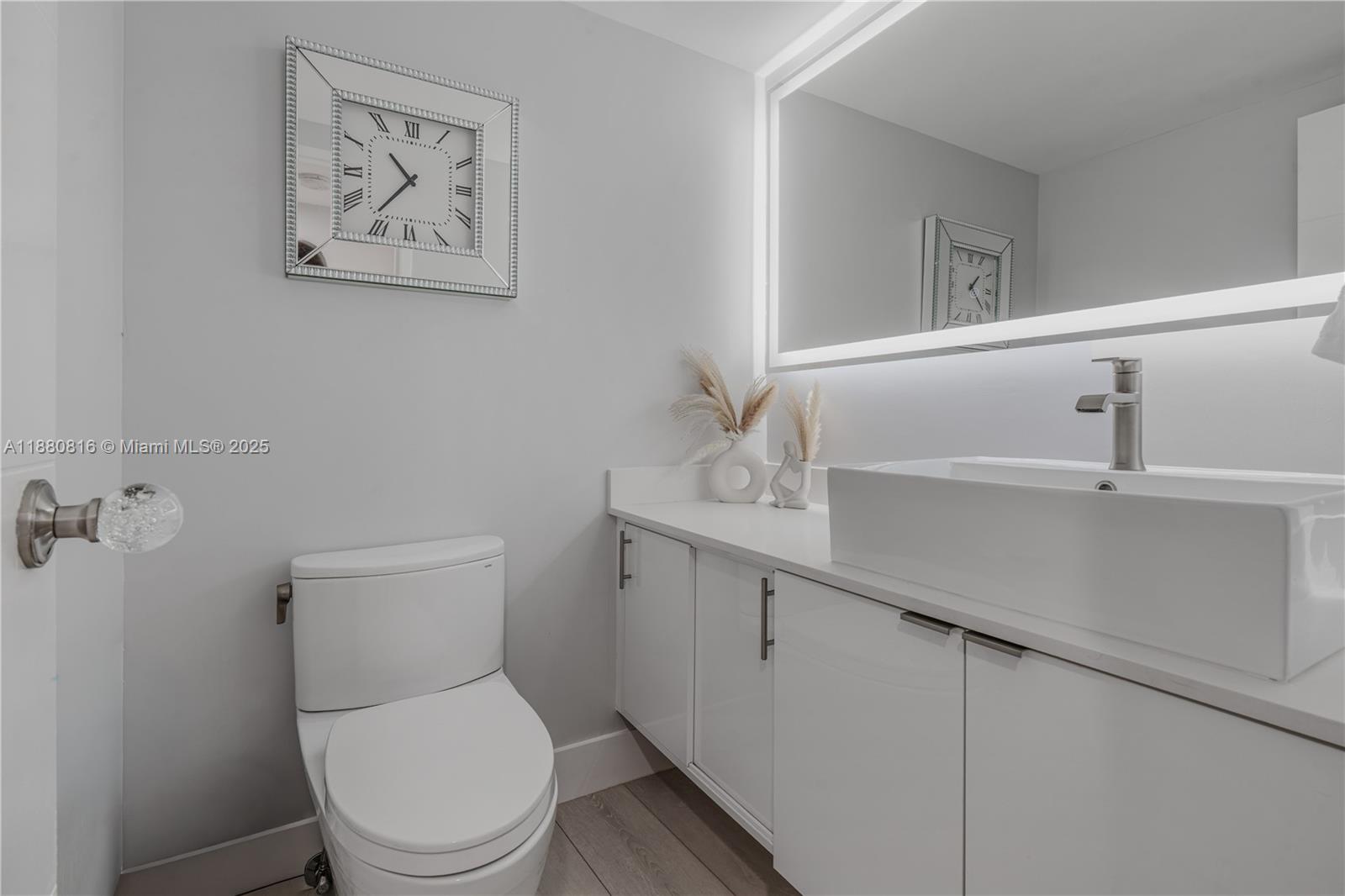 THE DECOPLAGE CONDO - Residential