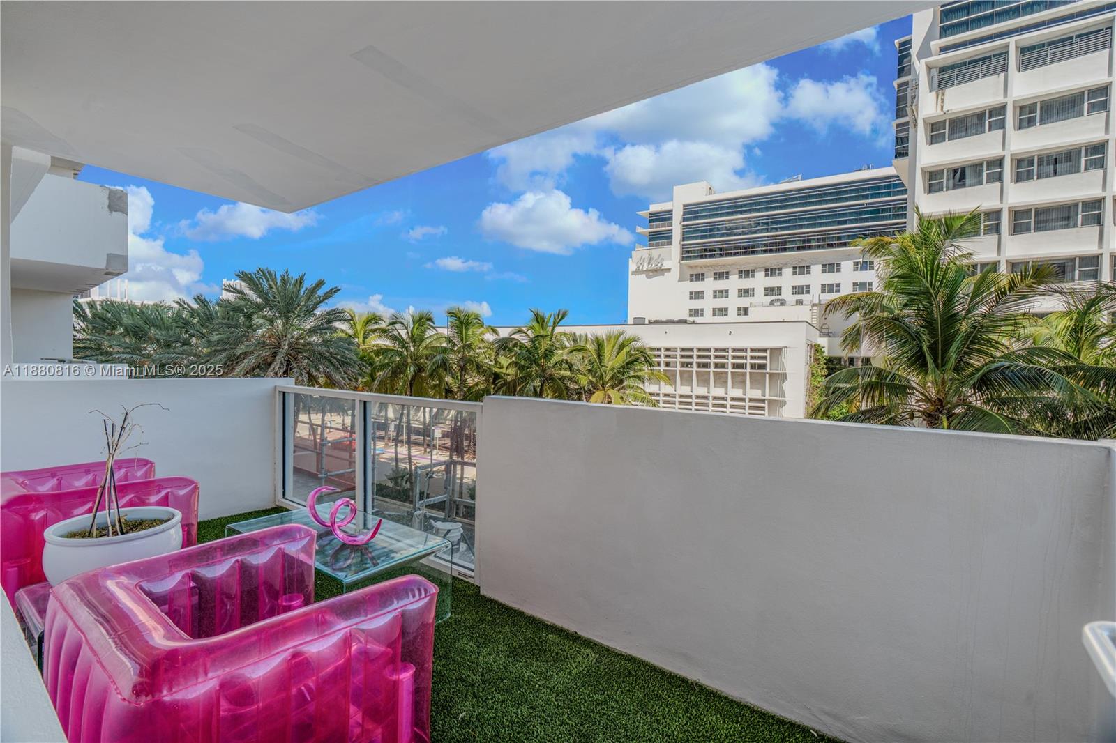 THE DECOPLAGE CONDO - Residential