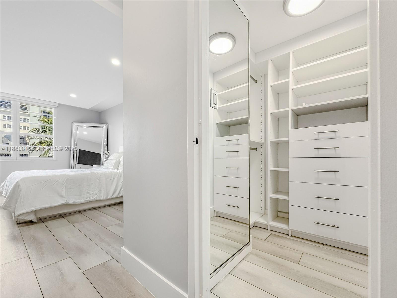 THE DECOPLAGE CONDO - Residential