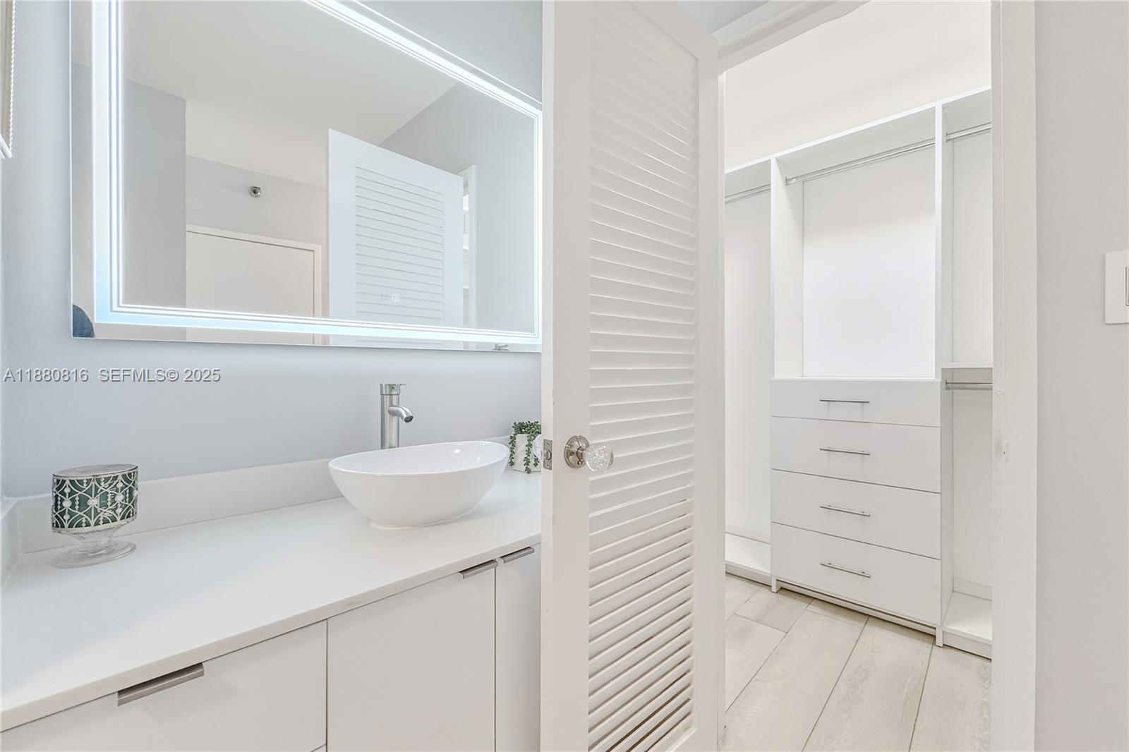 THE DECOPLAGE CONDO - Residential