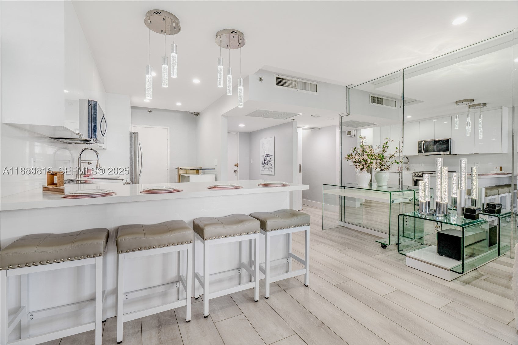 100 Lincoln Rd 323