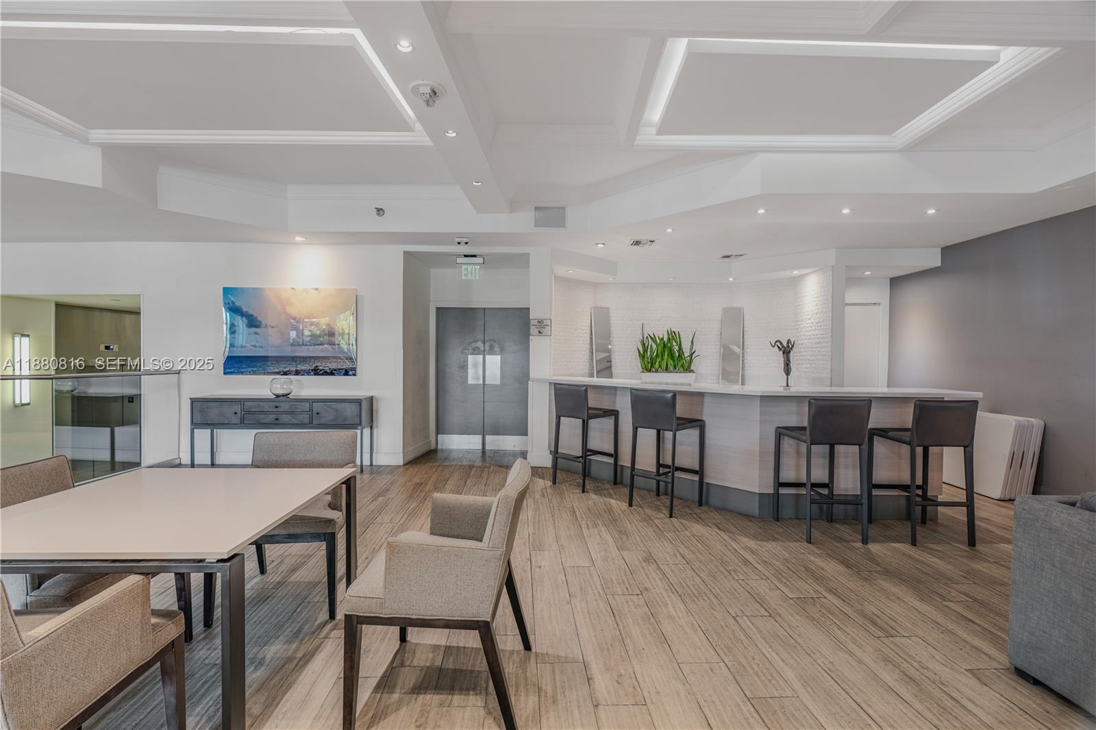 THE DECOPLAGE CONDO - Residential