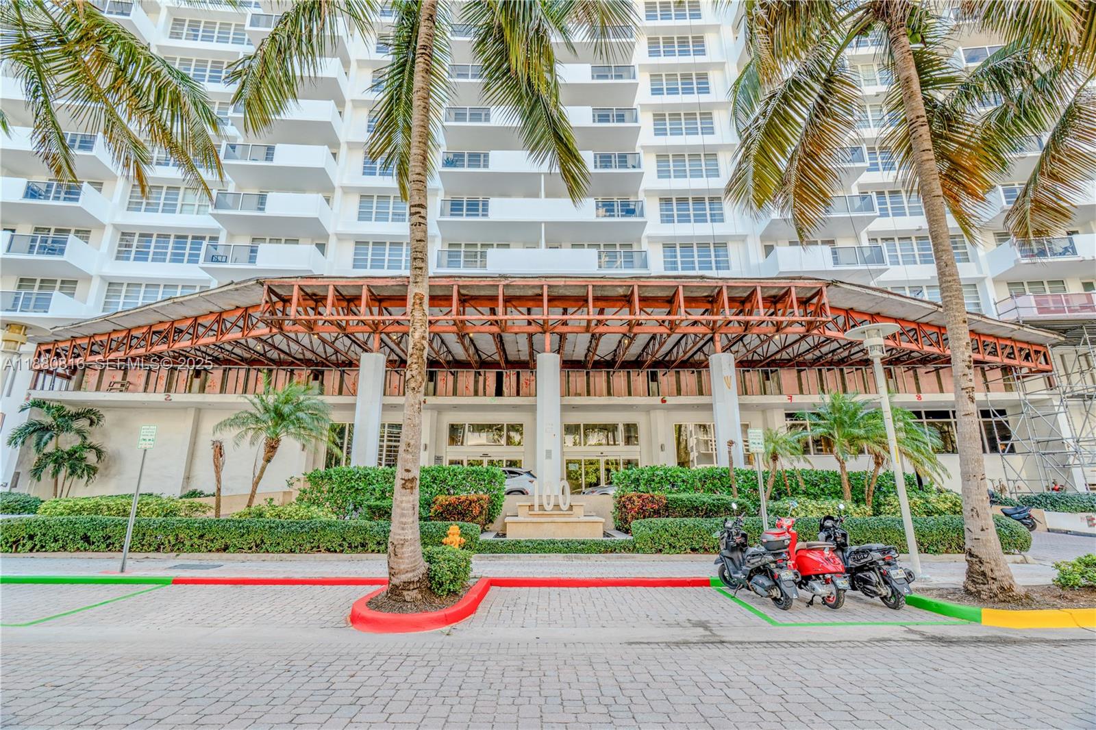 THE DECOPLAGE CONDO - Residential