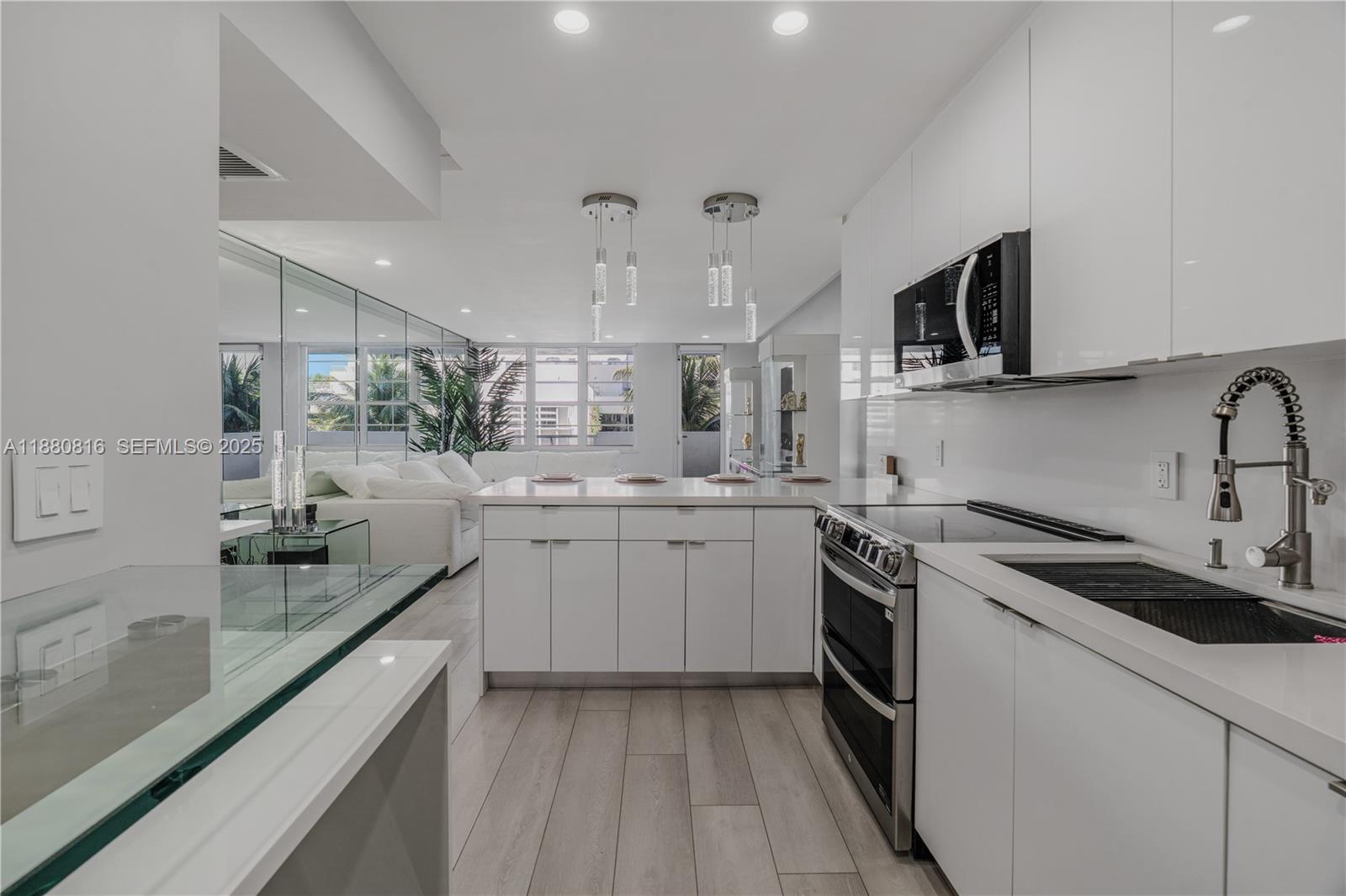 THE DECOPLAGE CONDO - Residential