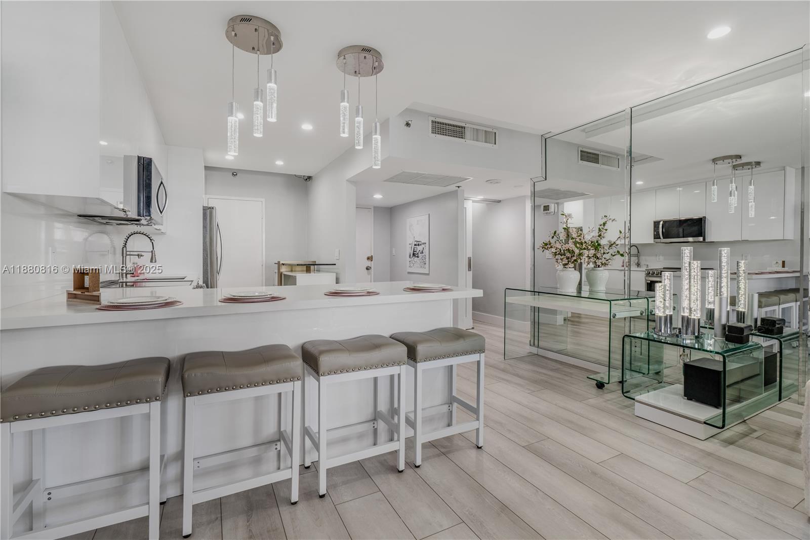 THE DECOPLAGE CONDO - Residential