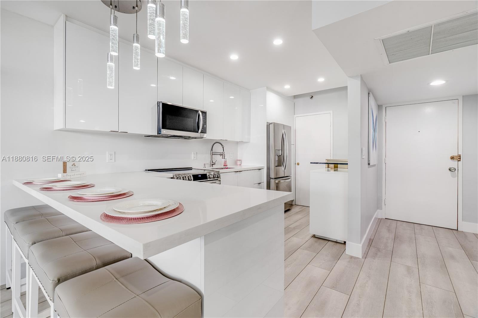 THE DECOPLAGE CONDO - Residential