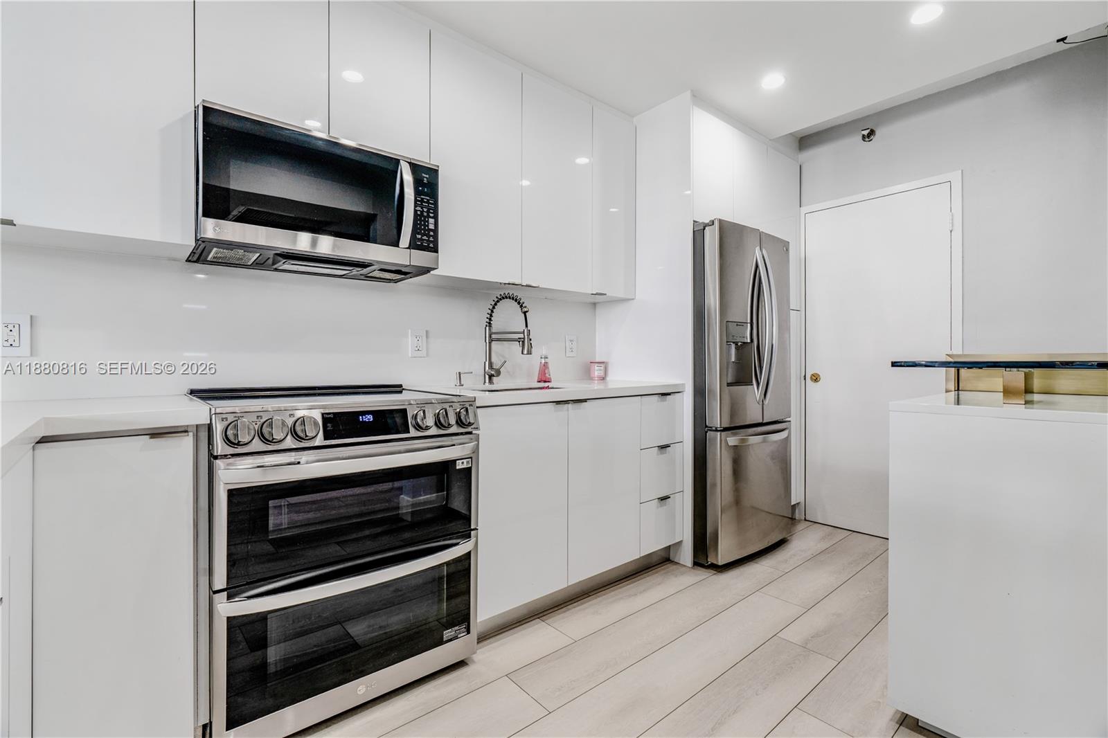 THE DECOPLAGE CONDO - Residential