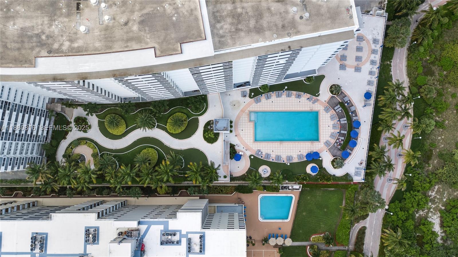 THE DECOPLAGE CONDO - Residential