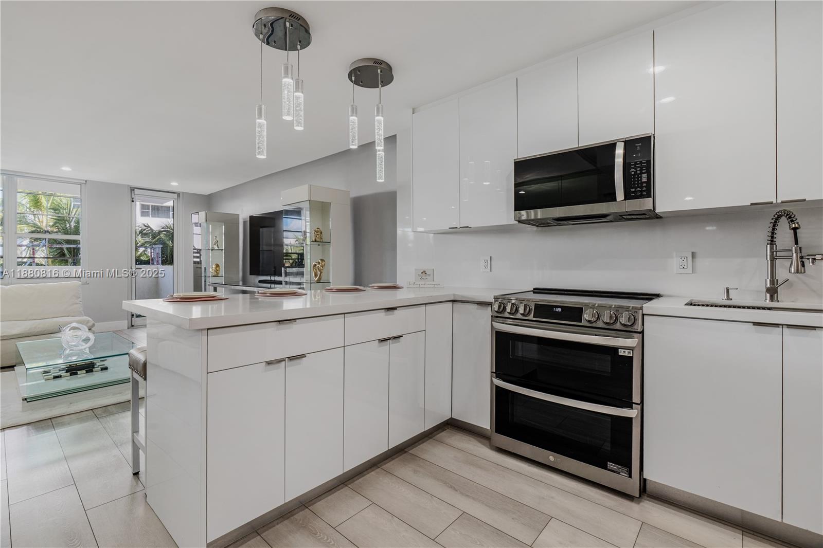 THE DECOPLAGE CONDO - Residential