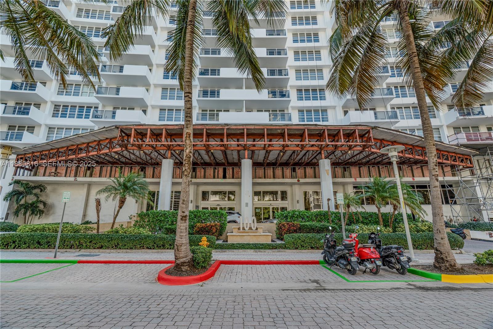 THE DECOPLAGE CONDO - Residential