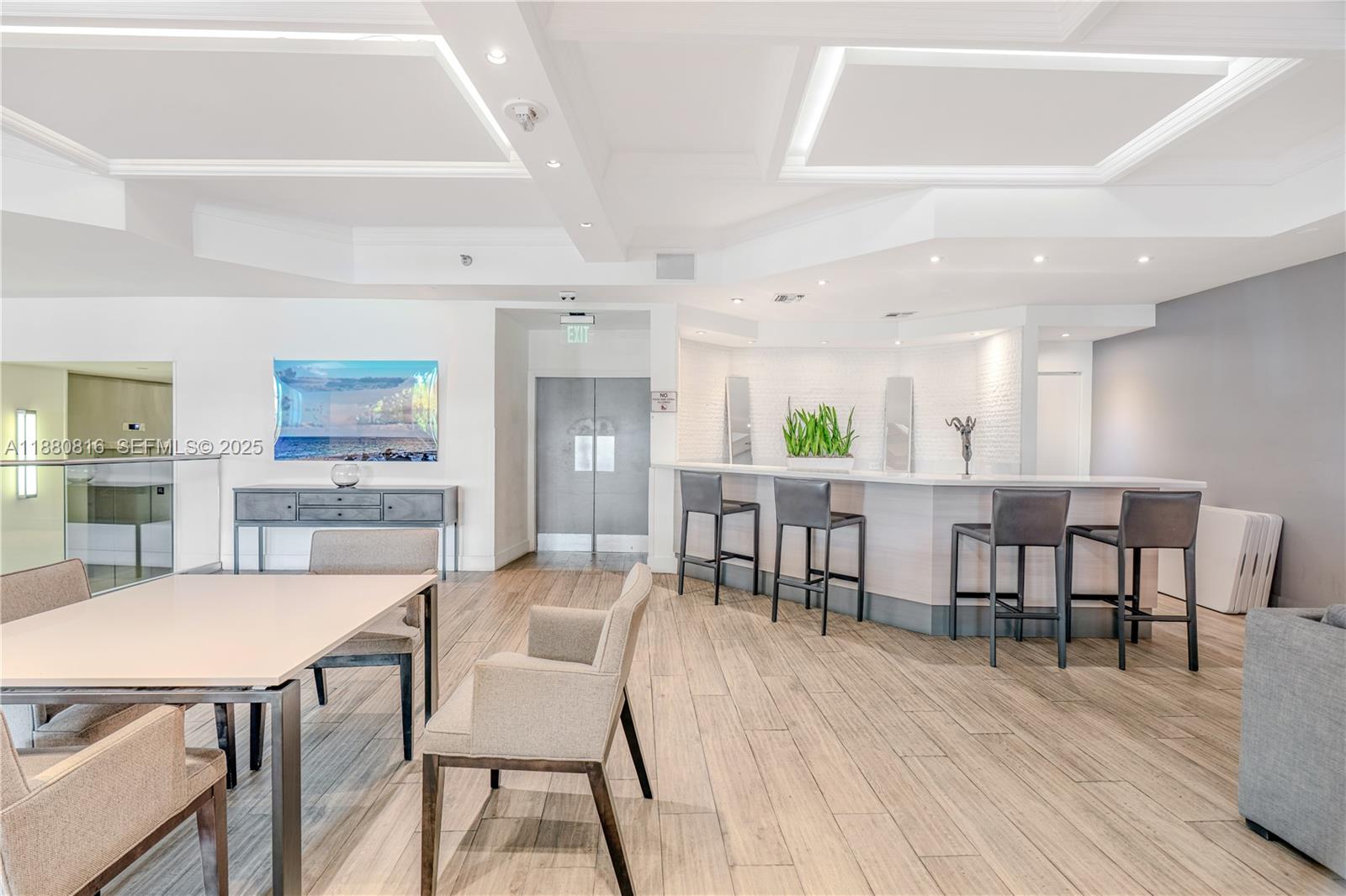 THE DECOPLAGE CONDO - Residential