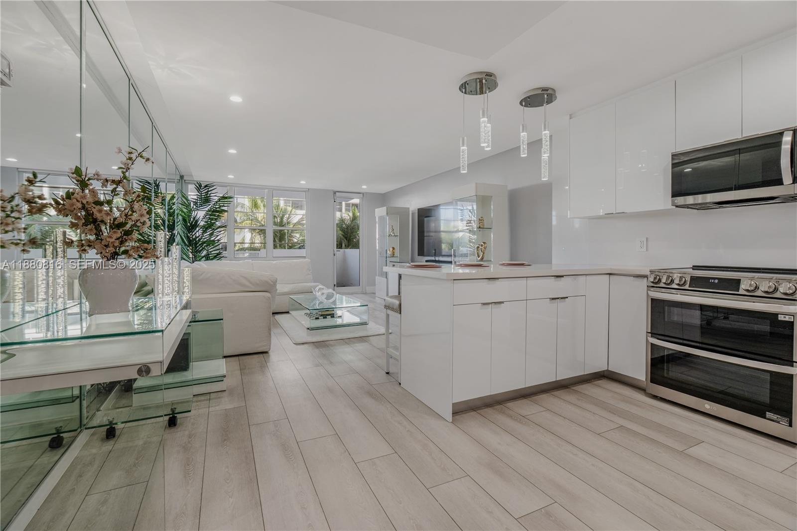 THE DECOPLAGE CONDO - Residential