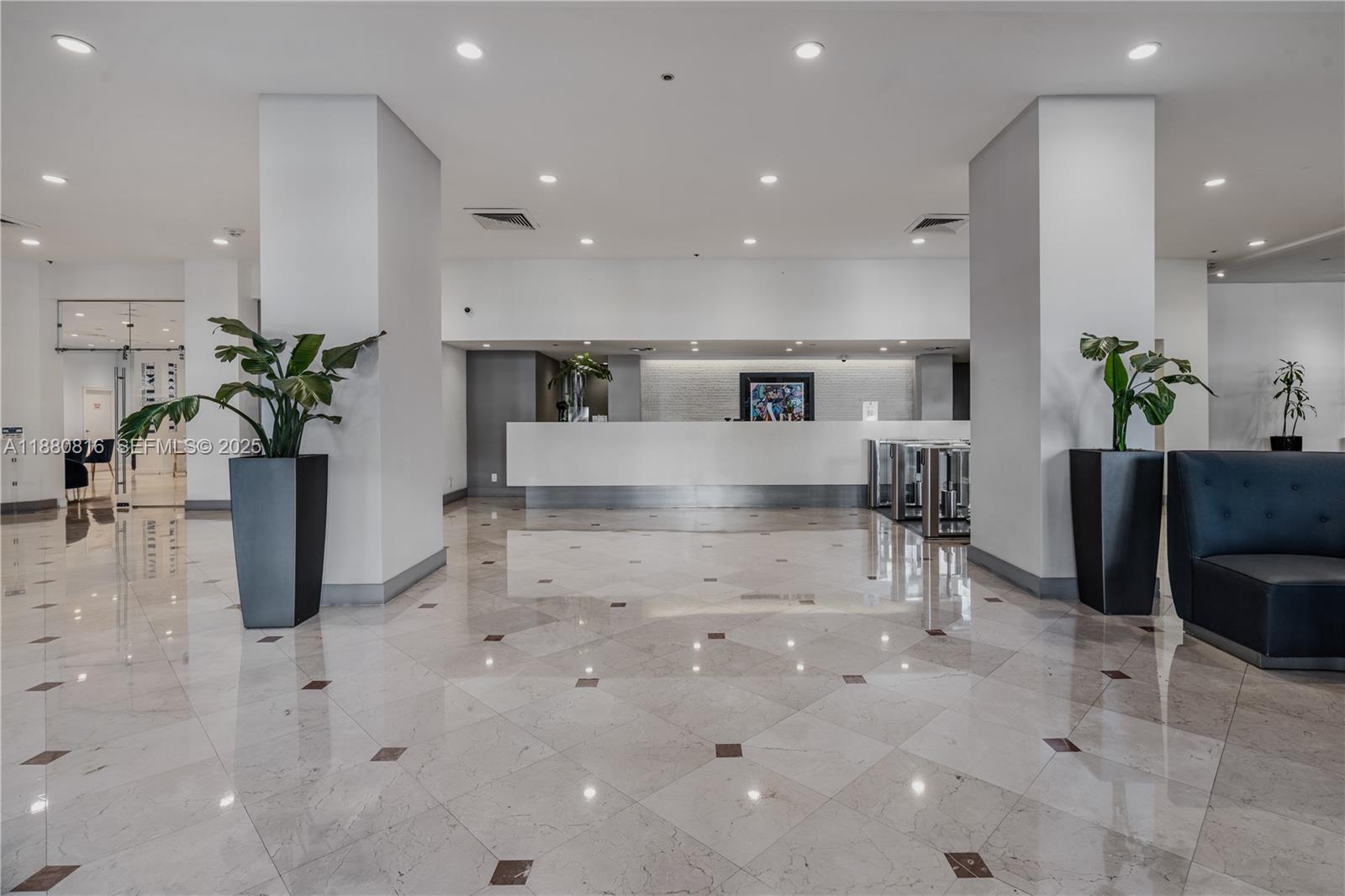 THE DECOPLAGE CONDO - Residential