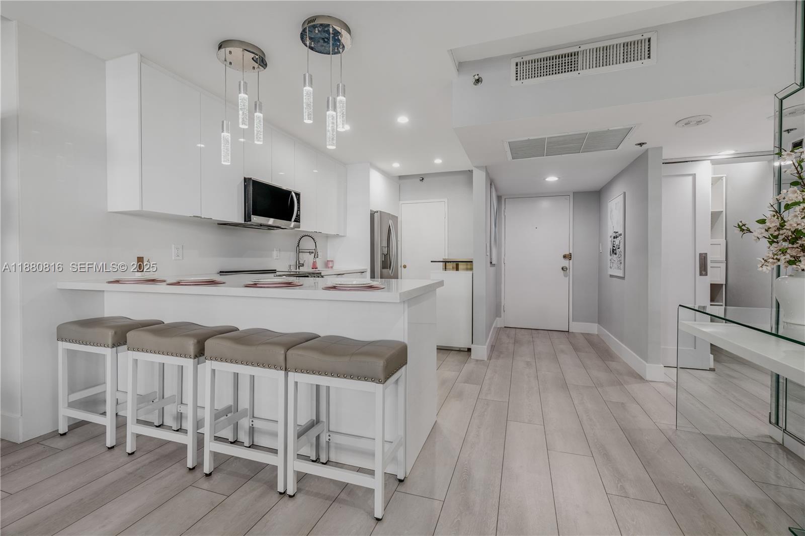 THE DECOPLAGE CONDO - Residential