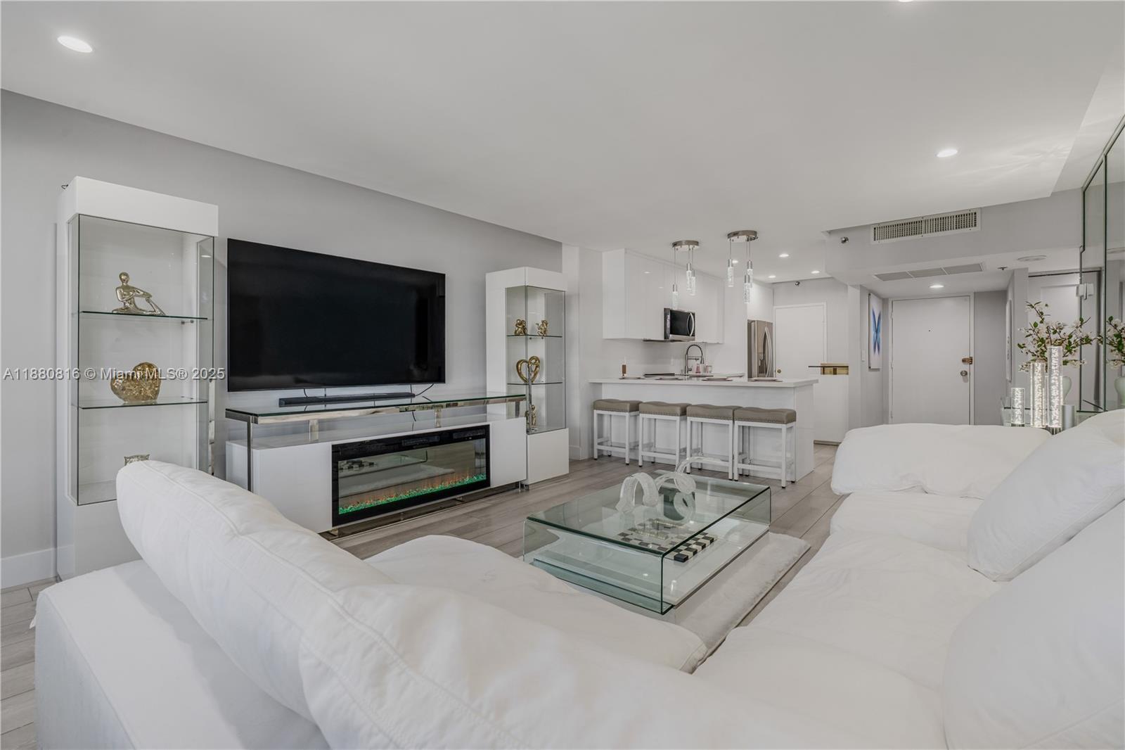 THE DECOPLAGE CONDO - Residential